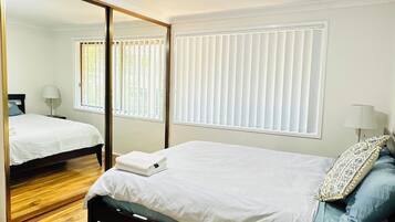 3 bedrooms, desk, iron/ironing board, WiFi