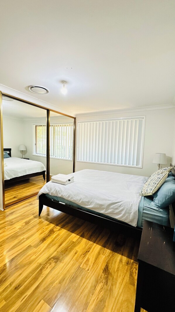 3 bedrooms, desk, iron/ironing board, WiFi