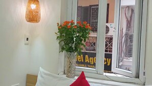 Deluxe Room, City View | Street view - Laura house (Hanoi)