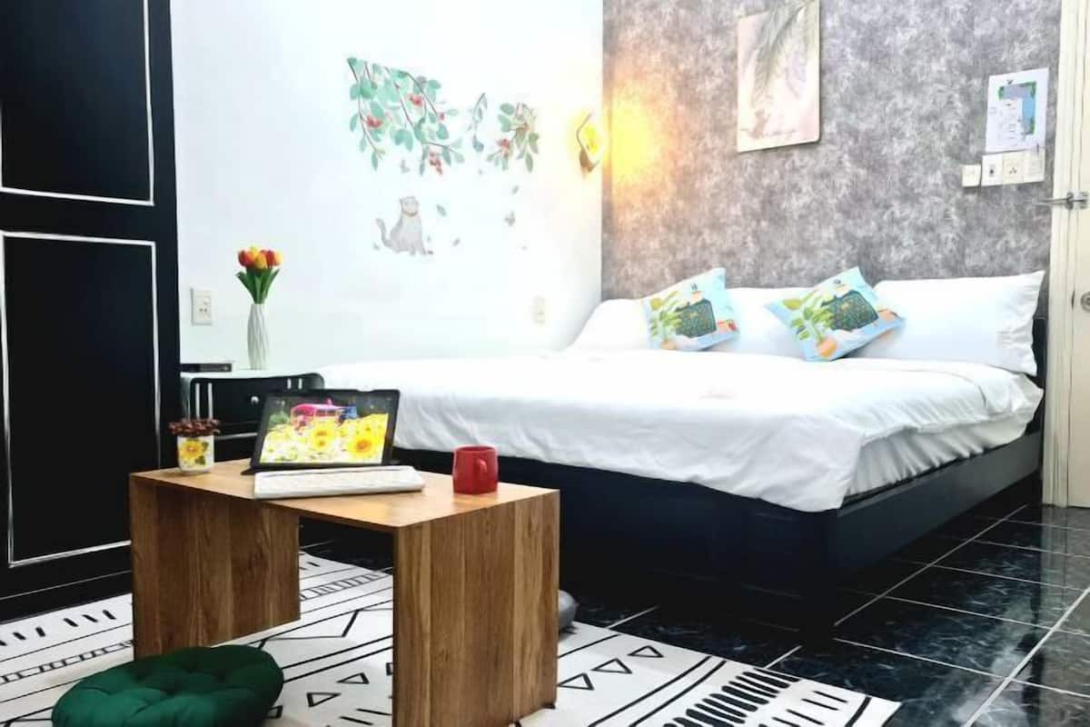 Hypo-allergenic bedding, memory foam beds, free minibar items
