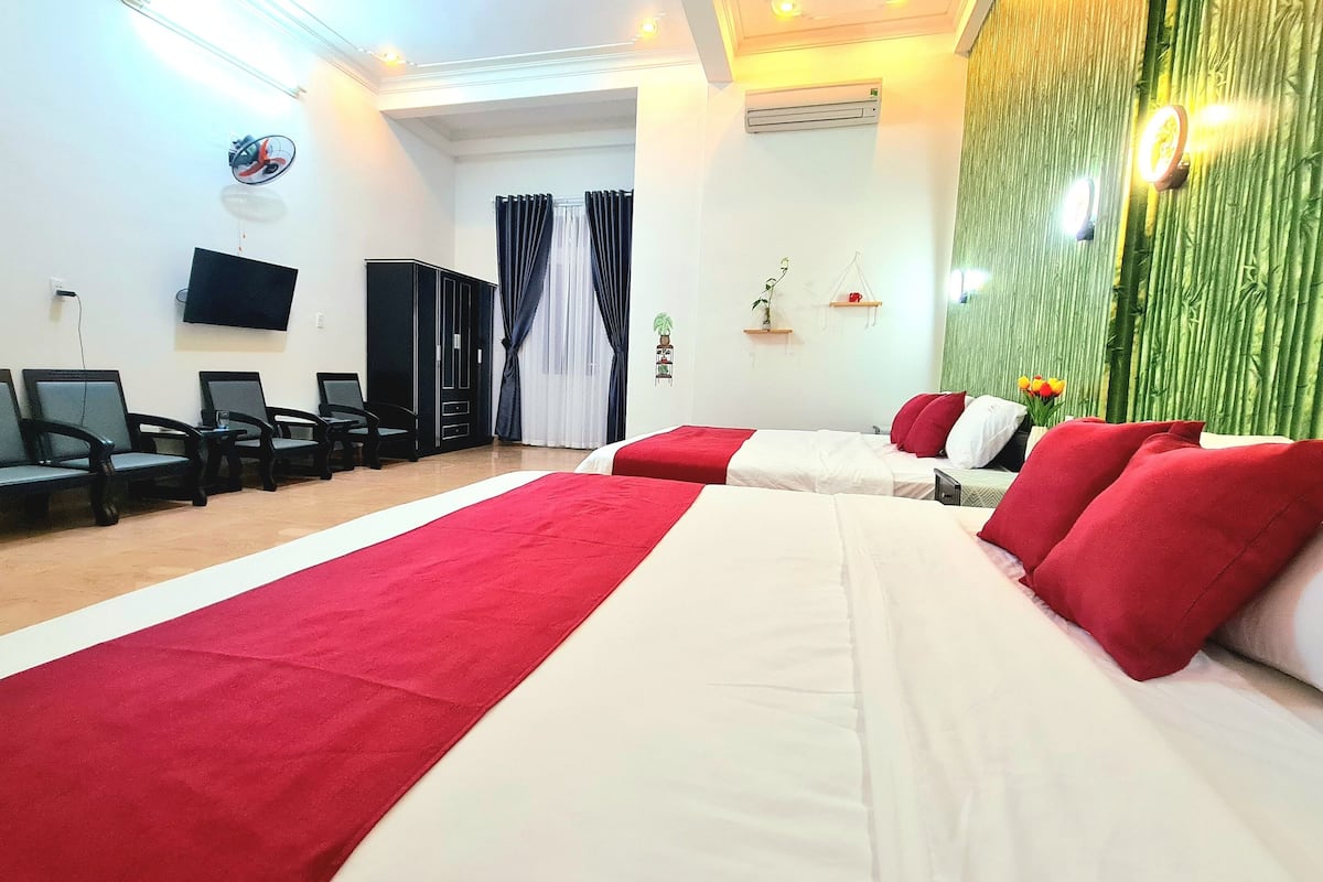 Family Quadruple Room | Hypo-allergenic bedding, memory-foam beds, free minibar items, desk