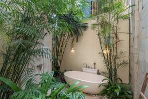 Familienvilla, Gartenblick | Badezimmer | Kostenlose Toilettenartikel, Haartrockner, Handtücher