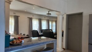 Dining - Comfortable and luxurious stay (Gweru)