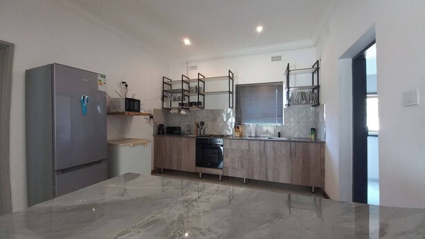 Coffee/tea maker, fridge, microwave, oven - Comfortable and luxurious stay (Gweru)