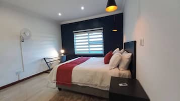 4 quartos, acesso à internet, roupa de cama