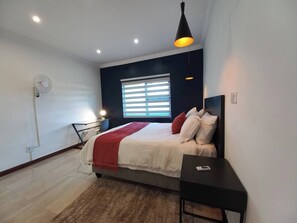 4 bedrooms, internet, bed sheets - Comfortable and luxurious stay (Gweru)