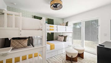 7 bedrooms, desk, iron/ironing board, travel crib