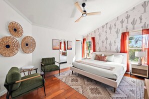 7 室のベッドルーム、デスク、アイロン / アイロン台、旅行用ベビーベッド