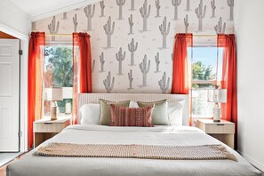 7 chambres, bureau, fer et planche à repasser, lit parapluie