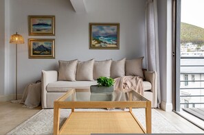 Apartment, Smoking