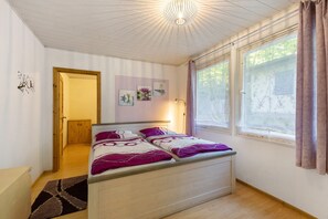 2 bedrooms, bed sheets