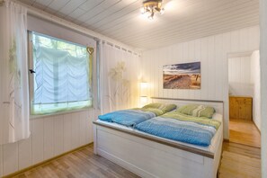 2 bedrooms, bed sheets