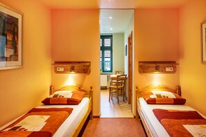 1 bedroom, free WiFi, bed sheets - Apartment 'Fewo Altstadtkern Waren Müritz 2' with Shared Garden and Wi-Fi (Waren (Müritz))