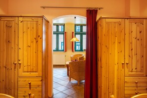 Interior - Apartment 'Fewo Altstadtkern Waren Müritz 2' with Shared Garden and Wi-Fi (Waren (Müritz))