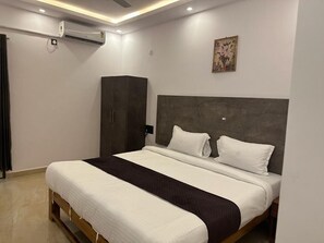 Family Double Room | Free WiFi - Naisha Boutique Hotel (Baga)