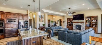 Luxurious & spacious house w/ private pool, expansive outdoor space