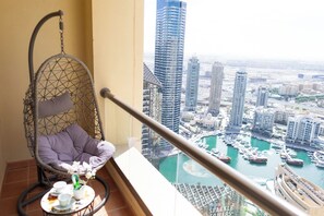 Deluxe appartement, 2 slaapkamers, balkon, uitzicht op jachthaven | Terras