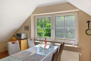 Dining - Apartment 'Am Fischadlerhorst' with Shared Terrace, Shared Garden and Wi-Fi (Waren - Müritz)
