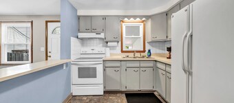 Charming 2-bedroom apartment near airport  in peaceful Cheektowaga