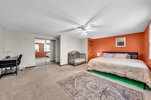 2 habitaciones, escritorio, tabla de planchar con plancha y wifi