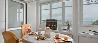 Apartment 'Förde-Traumblick 2' with Sea View, Balcony and Wi-Fi