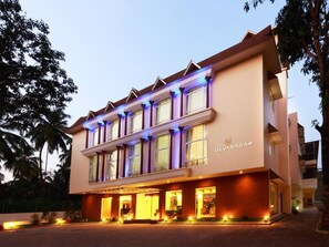 Front of property - Hotel Devaragam (Chavakkad)