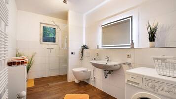 Doccia, asciugacapelli, asciugamani