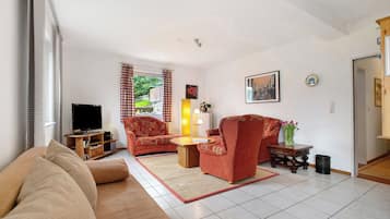 Fernseher, DVD-Player, Stereoanlage