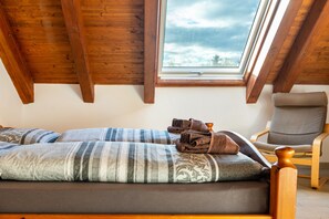 2 عدّة غرف نوم ومكواة/لوح كي وواي فاي مجانًا وملاءات أسرّة