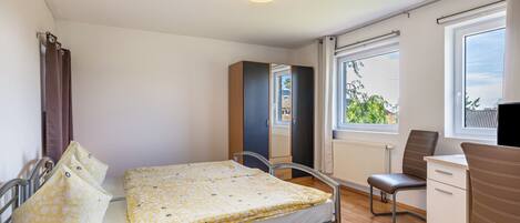 1 bedroom, free WiFi, bed sheets