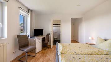 1 bedroom, free WiFi, bed sheets