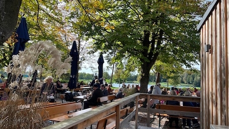 Outdoor dining. Apartment 'Munich Hideaway' with Private Garden and Balcony
