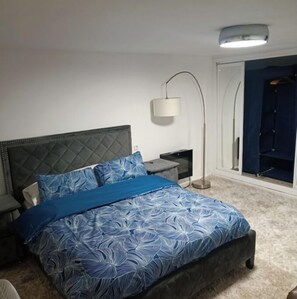 5 habitaciones, tabla de planchar con plancha, wifi y ropa de cama