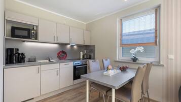 Frigorífic, microones, forn i placa de cuina