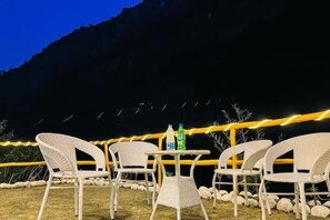 Outdoor dining - Ashapuri Cottage (Sainj)