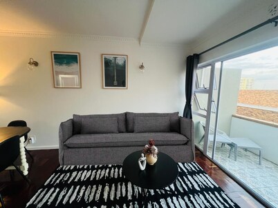 1 bedroom apartment in vibrant Sea Point, 300m from the Promenade!
