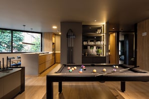 Elite Apartment | Living area | 45-inch LED TV with cable channels - Forever W&L Building (Medellín)