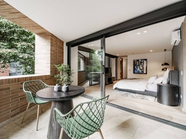 Premium Apartment | Balcony - Forever W&L Building (Medellín)