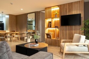 Signature Apartment | Living area | 45-inch LED TV with cable channels - Forever W&L Building (Medellín)