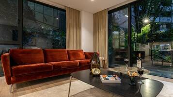 Design Apartment | Living area | 45-inch LED TV with cable channels