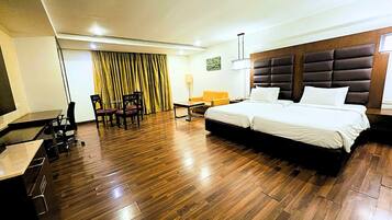 Habitación de lujo con 1 cama matrimonial o 2 individuales | 1 habitación, escritorio y wifi gratis