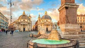 A historic square with a fountain, classical architecture, and a statue. - Plaza Suites Rome (Rome)