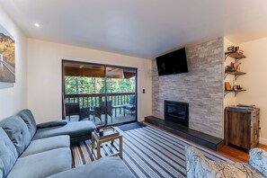 Smart TV, fireplace