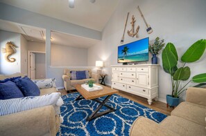 Smart TV - Walk to Beach | Heated Pool Access, Golf Cart Zone | Carpe Beach Bum (Port Aransas)