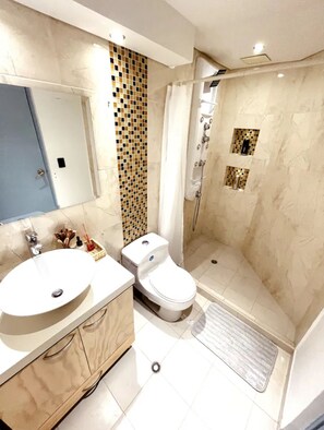Towels, soap, shampoo, toilet paper - Ideal house in Laureles for families/friends (Medellín)