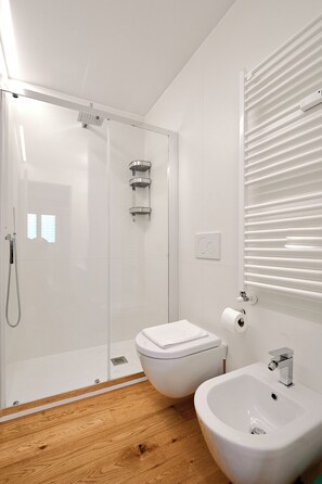 Honeymoon-Loft, 1 Doppelbett und Schlafsofa, Küche | Badezimmer