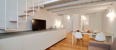 Loft de luna de miel, 1 cama doble con sofá cama, cocina | Zona de estar | Una televisión