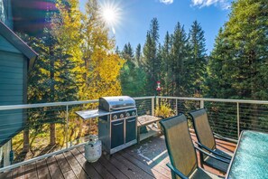 Outdoor dining - Solitude on Mtn w/NEW Private HotTub-Mtn Views-Wood Fireplace-Grill-Covered Parking-W/D-Decks-DogsOK (Steamboat Springs)