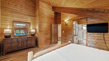 3 bedrooms, desk, WiFi, bed sheets