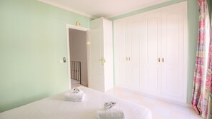 2 bedrooms, free WiFi, bed sheets - Duplex in Denia by the sea with air-conditioning (Denia)